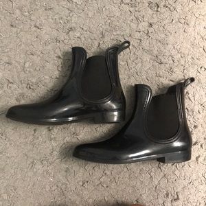 ⭐️ Black rain boots
